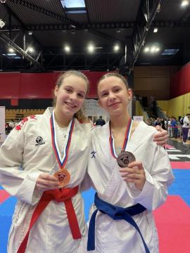 Lejla Lišinović in Kiara Ivančič. Na borišču nasprotnici, privat veliki prijateljici.